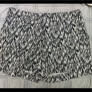 Valerie Bertinelli black and white shorts size 10 never worn new without tags